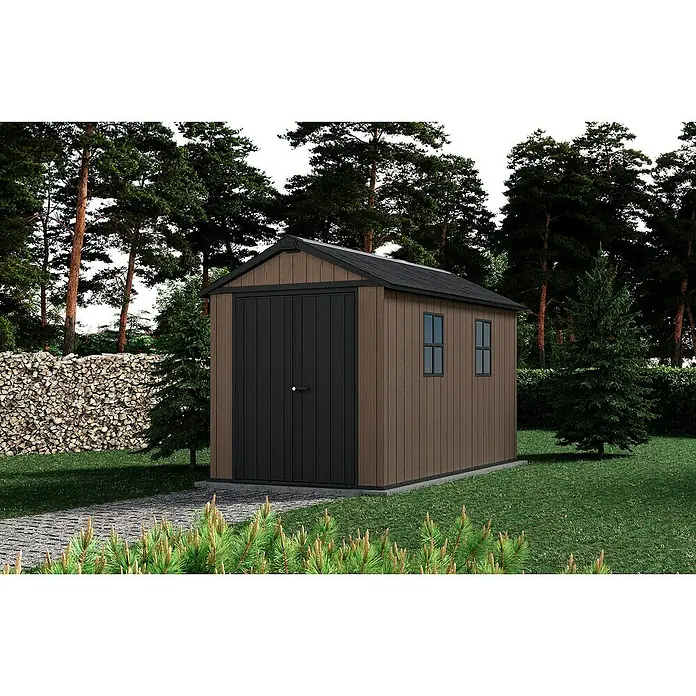 Keter Caseta de jardín Newton Plus 7511-1175 - Medidas ext. (An x Pr): 350 x 230 cm, Plástico, Marrón/Negro, 7,2 m² - Cobertizo de jardín de madera con puertas dobles y dos ventanas. El cobertizo está situado en un césped con árboles al fondo.