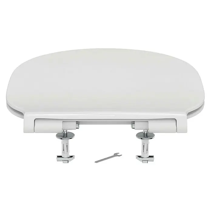 Ideal Standard Connect Air WC-Sitz - Duroplast, Weiß, Mit Absenkautomatik - Nahaufnahme eines weißen WC-Sitzes mit glänzender Oberfläche und Befestigungsbeschlägen. Ideal für jedes moderne Badezimmer.