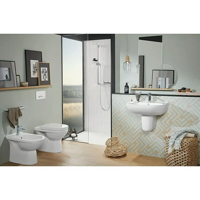 Villeroy & Boch O.novo WC-Sitz - Duroplast, Weiß, Ohne Absenkautomatik - Elegantes Badezimmer-Interieur mit moderner Toilette, Bidet und stilvollem Waschbecken. Helle Farben und natürliche Materialien schaffen eine entspannende Atmosphäre.