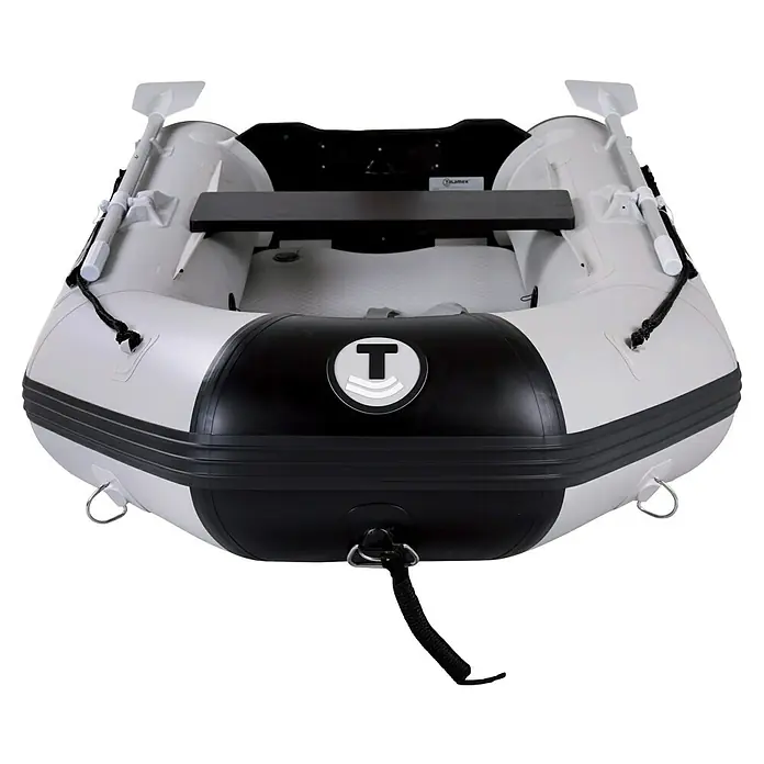 Talamex Schlauchboot Luftboden Aqualine QLA230 - L x B: 230 x 134 cm, Tragkraft: 350 kg, Geeignet für: 2+1 Personen - Nahaufnahme eines grauen und schwarzen Talamax Schlauchbootes mit Paddeln und schwarzer Sitzbank.