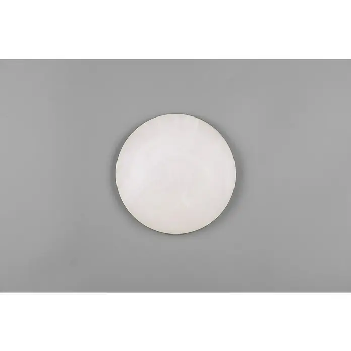 Reality Leuchten LED-Deckenleuchte rund Umbria - 12 W, Ø x H: 28 x 6,5 cm, Alabasterfarbe, Neutralweiß - Eine Nahaufnahme einer runden, weißen Wandleuchte auf einem grauen Hintergrund. Die Lampe strahlt ein sanftes, diffuses Licht aus.