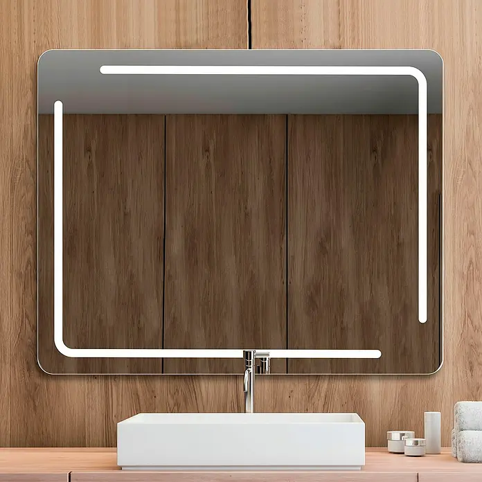 Camargue Espejo con luz Kamet - An x Al: 80 x 80 cm - Un espejo de baño rectangular con iluminación LED cuelga sobre un moderno lavabo sobre encimera y artículos de tocador.