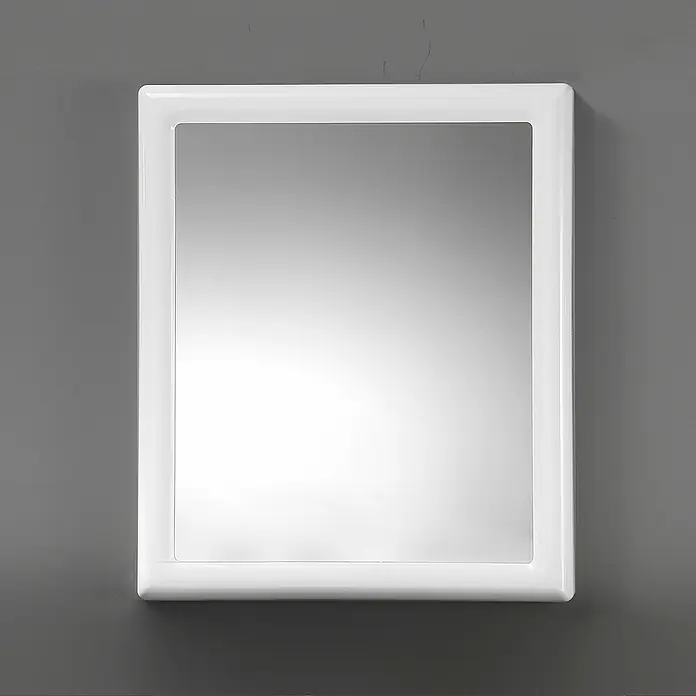 Camargue Espejo con marco Aneto - 55 x 65 cm, Blanco - Primer plano de un espejo rectangular con marco blanco, colgado en una pared gris, que muestra un diseño minimalista.