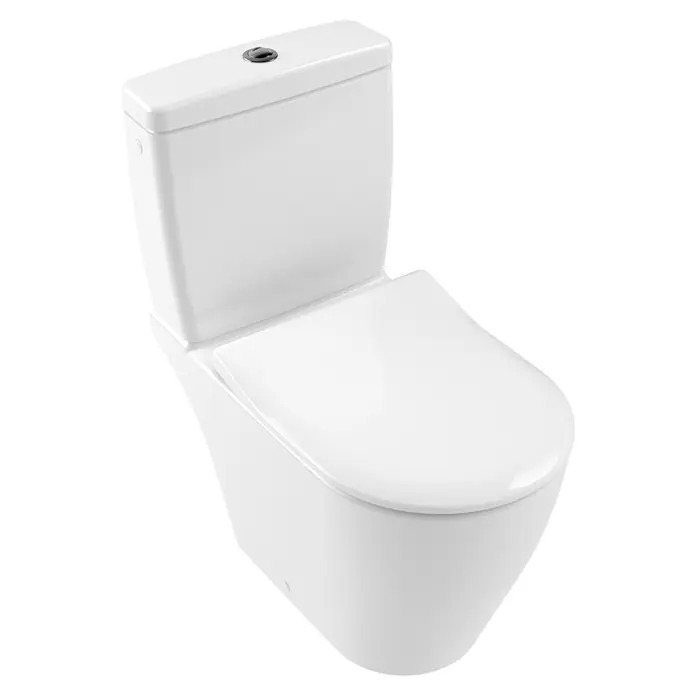 Villeroy & Boch Subway WC-Sitz Slimseat - Duroplast, Weiß, Mit Absenkautomatik - Nahaufnahme einer modernen, weißen Toilette mit Spülkasten. Das Design ist schlicht und zeitgemäß.