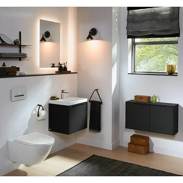 Villeroy & Boch Subway 3.0 WC-Sitz - Duroplast, Weiß Alpin, Mit Absenkautomatik - Stilvolles Badezimmer mit modernem Waschtischunterschrank, Wand-WC und passenden Möbeln in elegantem Schwarz. Perfekt für ein minimalistisches Design.