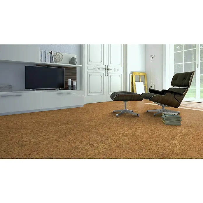 Granorte Korkboden Naturtrend - Castello, 910 x 300 x 9,5 mm - Korkboden mit Naturmuster, verlegt in einem modernen Wohnzimmer mit TV-Möbel und Loungesessel.