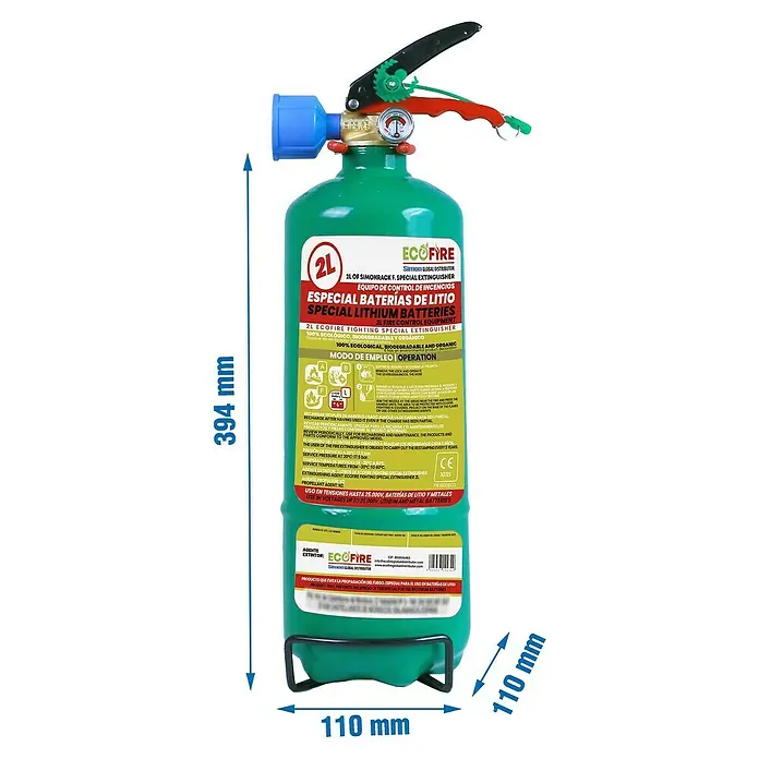 Simonrack Ecofire Extintor de incendios Fighting con soporte - 2 l - Un extintor verde de baterías de litio ECOFIRE, ideal para extinguir rápidamente incendios de litio, con unas medidas de 394mm de alto y 110mm de ancho.