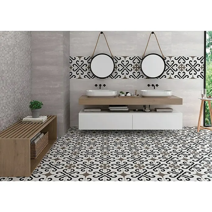 Halcón Pavimento porcelánico hidráulico Derby - 45 x 45 cm, Blanco/Negro/Marrón, Mate, Rectificado, 7 ud. - Baño con azulejos estampados, lavabo doble, espejos redondos y detalles de madera. Los azulejos dan un toque elegante a la habitación.