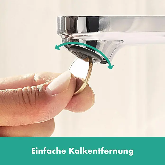 Hansgrohe Rebris S Waschtischarmatur 80 CoolStart Eco - Chrom, Durchflussmenge: 4 l/min, Ausstattung Armatur: Zugstange - Bild einer Armatur, bei der mit einer Münze die Kalkentfernung demonstriert wird. Einfache Entkalkung des Wasserhahns.