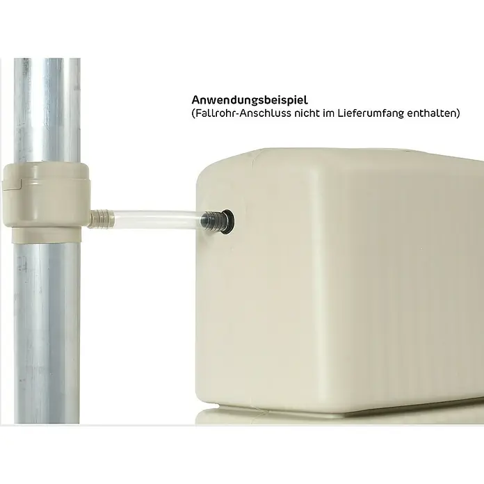 4rain Regenspeicher Slim - 350 l, Sandbeige, 1 Stk. - Anwendungsbeispiel einer Regenwassertonne mit Fallrohr-Anschluss. Der Anschluss ist nicht im Lieferumfang enthalten.