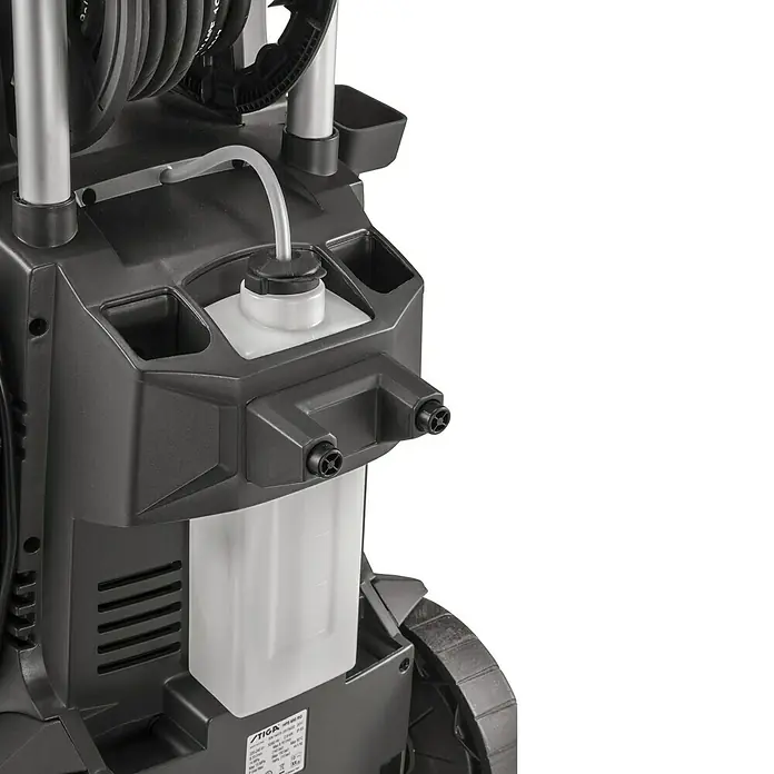 Stiga Hochdruckreiniger HPS 550 R - 2.500 W - Detailansicht des Stiga Hochdruckreinigers mit Seifentank und Schlauchaufroller.