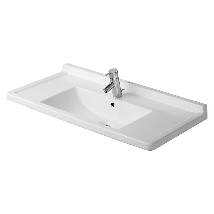 Duravit Starck 3 Waschtisch Typ 1 - 85 x 48,5 cm, Ohne Spezialglasur, Hahnloch: Mitte, Mit Überlauf, Weiß - Das Bild zeigt ein modernes, rechteckiges Waschbecken aus weißer Keramik mit einer Armatur. Das Becken hat Ablageflächen.
