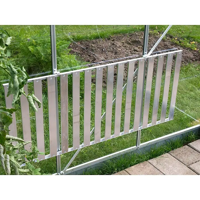 Vitavia Anzuchttisch - 56 x 120 x 81 cm, Aluminium - Das Bild zeigt einen Aluminium-Sichtschutz im Garten, der für Privatsphäre sorgt und gleichzeitig modern aussieht. Ideal für den Außenbereich.