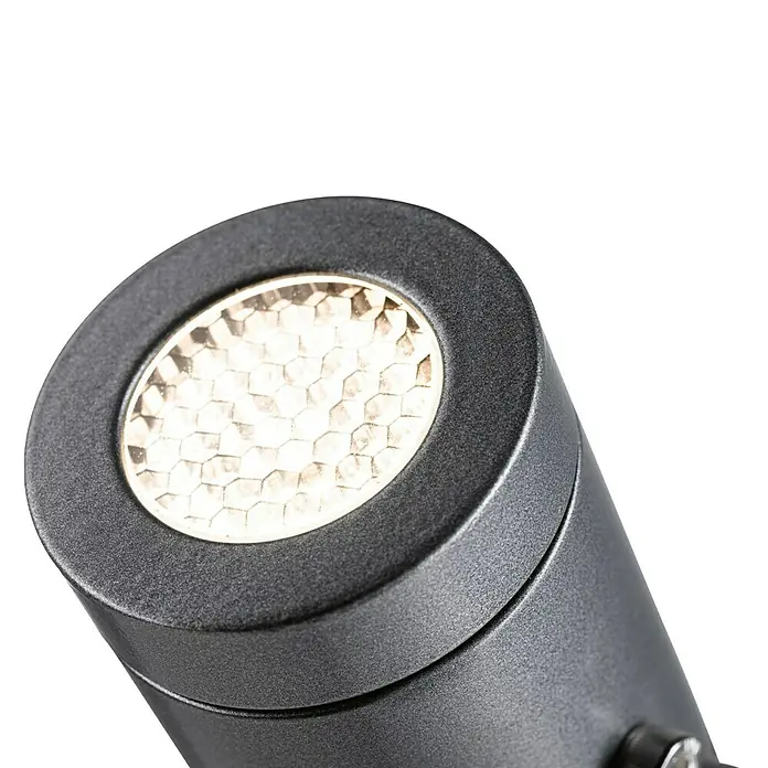 Paulmann Plug & Shine LED-Gartenspot Radix - 7 W, IP65, Warmweiß, Grau - Nahaufnahme einer stilvollen, schwarzen Außenleuchte mit warmweißem Licht und wabenförmigem Diffusor für stimmungsvolle Beleuchtung.
