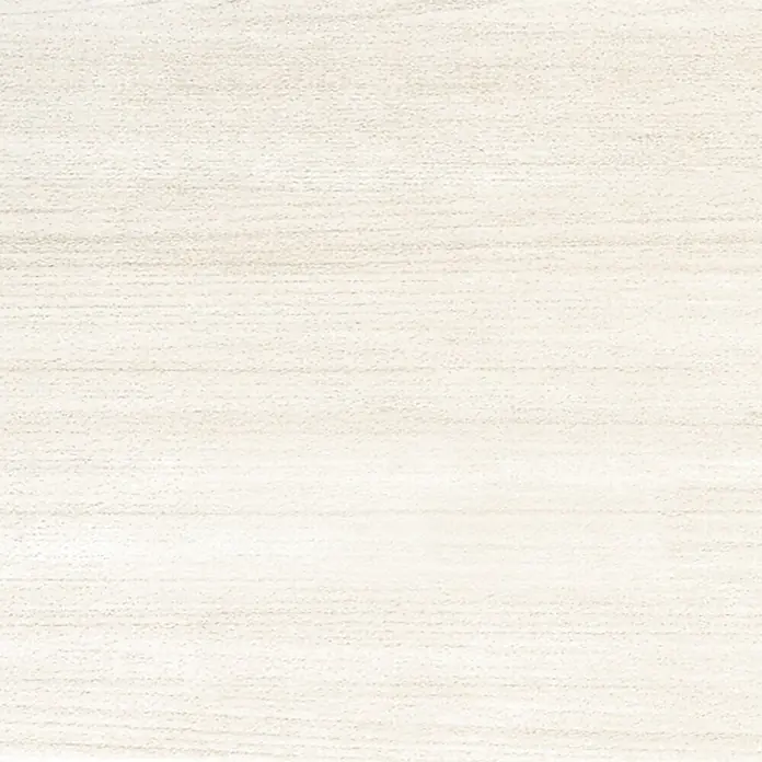 Wandfliese Layers Bone Base - 30 x 90 cm, Elfenbein, Matt - Helle, beige Holzmaserung mit subtilen horizontalen Linien und einer sanften Textur, ideal für Hintergründe und Oberflächendesigns.