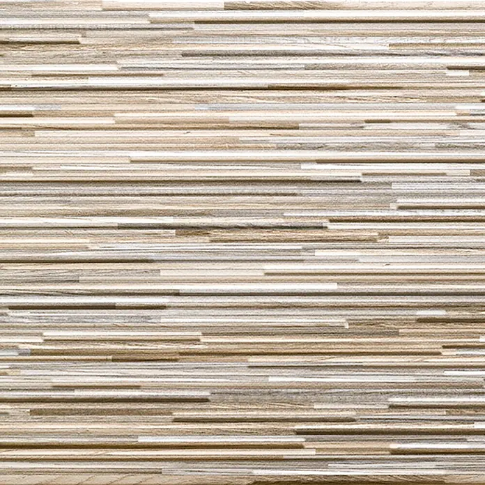 Wandfliese Layers Dekor - 30 x 90 cm, Beige, Matt - Eine Nahaufnahme einer Wand mit länglichen, horizontalen, holzähnlichen Fliesen in verschiedenen Braun- und Beigetönen für ein natürliches Ambiente.