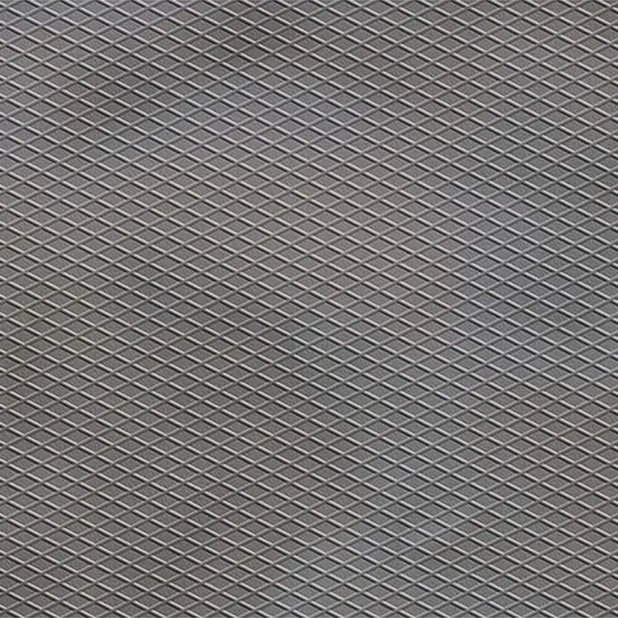 Feinsteinzeugfliese Metallo Zinco Dekor - 60 x 120 cm, Grau, Matt - Detailaufnahme einer grauen, geriffelten Metalloberfläche mit Rautenmuster. Industrielles Design für Bodenbeläge oder Wandschutz.