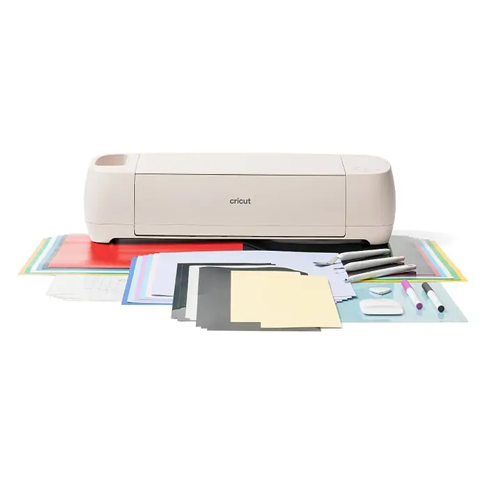 Cricut Maker Plotter de corte Maker 4 Essentials-Bundle - Gris/ Verde, Bluetooth, Ancho de corte: 29,7 cm, Longitud de corte: 3,6 m - Máquina de corte Cricut beige claro con materiales de manualidades de colores, herramientas y bolígrafos.