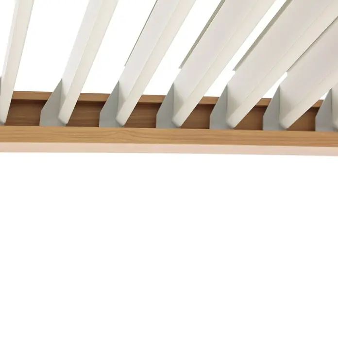 Sunfun Pérgola estándar Lanzarote - An x Pr: 294 x 294 cm, Arena/Blanco, Aluminio - Primer plano de una pérgola de madera con listones blancos, que muestra un diseño moderno y aireado.