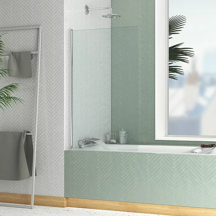 Aurlane Badewannenaufsatz Essential - B x H: 70 x 120 cm, 1 Stk., Silber - Transparente Glasduschwand auf einer weißen Badewanne in einem modern gefliesten Badezimmer.