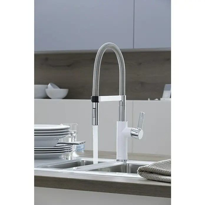 Camargue Frost Spültischarmatur - Weiß/Chrom, Glänzend - Moderner Küchenhahn in Weiß und Chrom mit flexiblem Auslauf und fließendem Wasser. Praktisches Design für jede Küche.