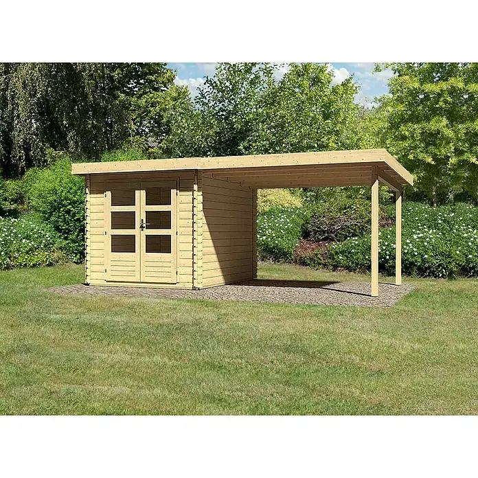 Karibu Gartenhaus Bastrup 4 - Außenmaß inkl. Dachüberstand (B x T): 554 x 333 cm, Holz, Natur, Mit Anbaudach - Helles Holzgartenhaus mit überdachtem Bereich auf Rasen. Das Gartenhaus bietet Stauraum und einen geschützten Stellplatz.