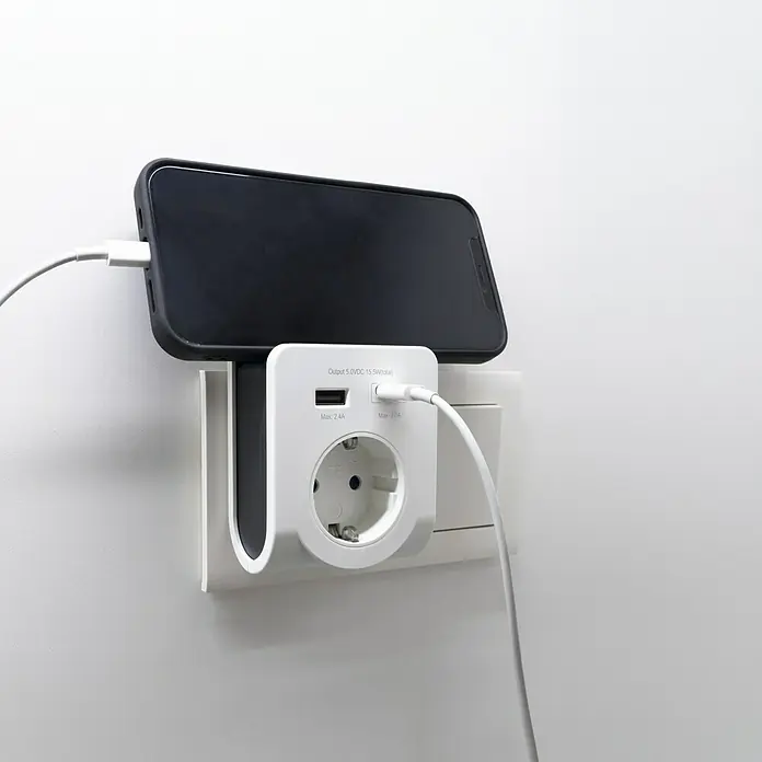 REV Zwischenstecker USB-Ladegerät - Weiß, 2 USB-Anschlüsse, Anzahl Steckdosen Schuko: 1 Stk. - Wandsteckdosenadapter mit USB-Anschlüssen und Smartphone-Halterung. Ideal zum Laden von Geräten.