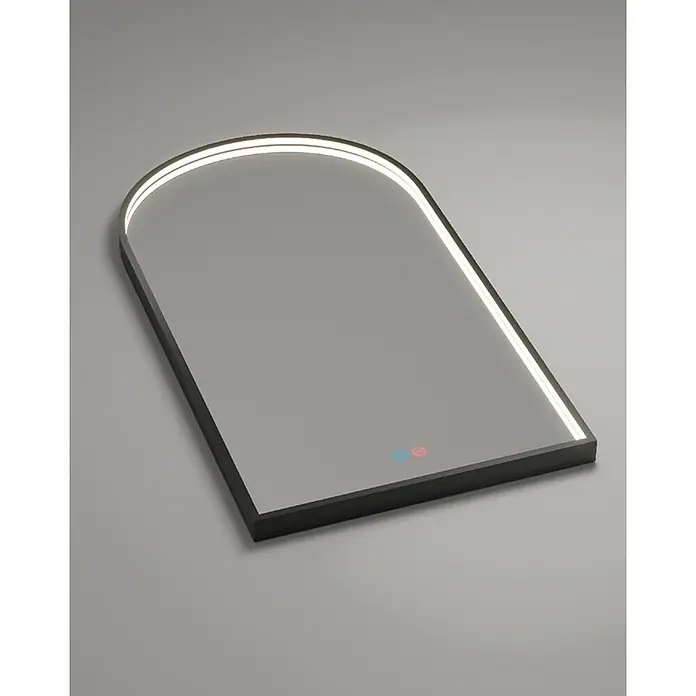 LedImex Espejo con luz Roma - 110 x 50 cm, Sensor, Función antivaho - La imagen muestra un elegante espejo rectangular con esquinas redondeadas e iluminación LED integrada, situado sobre una superficie gris.