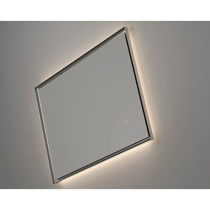 LedImex Espejo con luz California - 120 x 80 cm, Sensor, Función antivaho, Black gun metal - Primer plano de un espejo rectangular retroiluminado con marco plateado montado en una pared, que desprende una estética moderna y elegante.