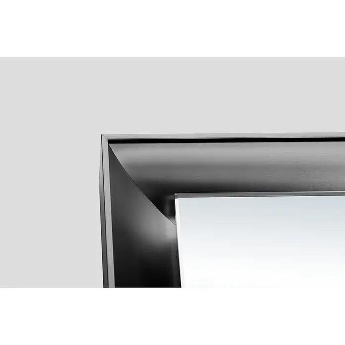 LedImex Espejo con luz California - 120 x 80 cm, Sensor, Función antivaho, Black gun metal - Primer plano de un espejo plateado moderno con un marco angular llamativo, que añade un acento elegante.