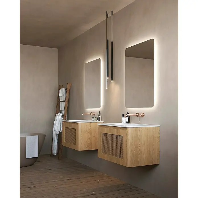 LedImex Espejo con luz Dinamarca - 80 x 80 cm - Un baño moderno con dos lavabos de madera clara y espejos iluminados. Elegantes luces colgantes cuelgan sobre los lavabos.