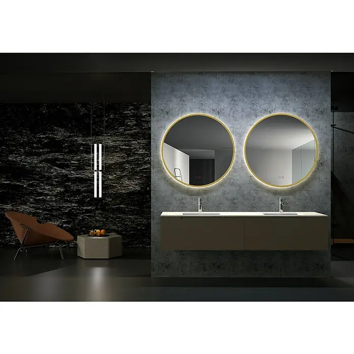 LedImex Espejo con luz Fun - Diámetro: 70 cm, Sensor, Función antivaho, Oro - Un baño lujoso con dos espejos redondos con borde dorado sobre un mueble con lavabo doble, iluminación elegante y acentos oscuros.