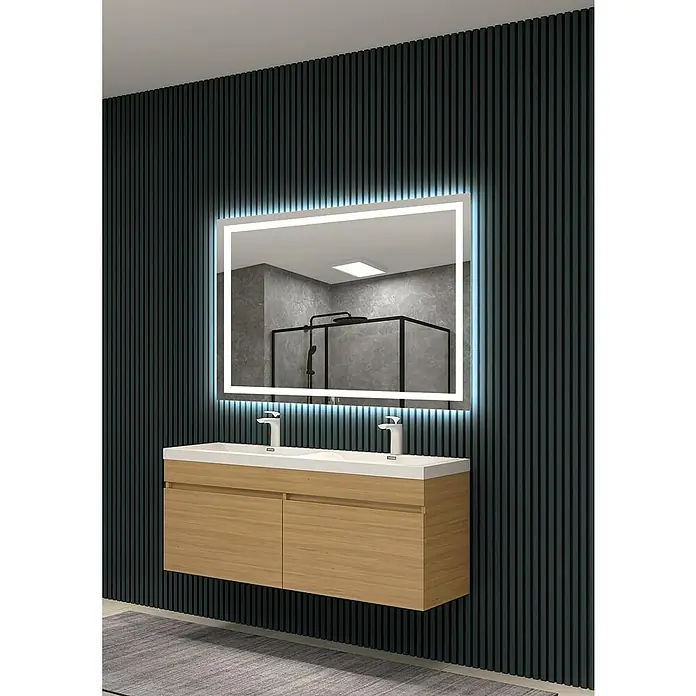 LedImex Espejo con luz Holanda - 100 x 80 cm, Sensor, Función antivaho - Un baño elegante con tocador doble de madera clara y un espejo iluminado contra una pared de rayas verticales.