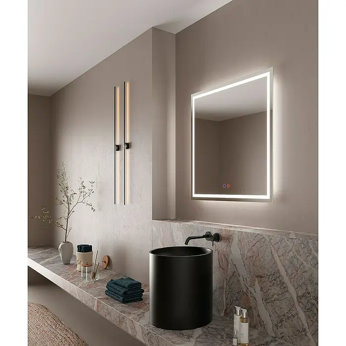 LedImex Espejo con luz Holanda - 100 x 80 cm, Sensor, Función antivaho - Un baño moderno con un espejo iluminado sobre un lavabo negro y una encimera de mármol.