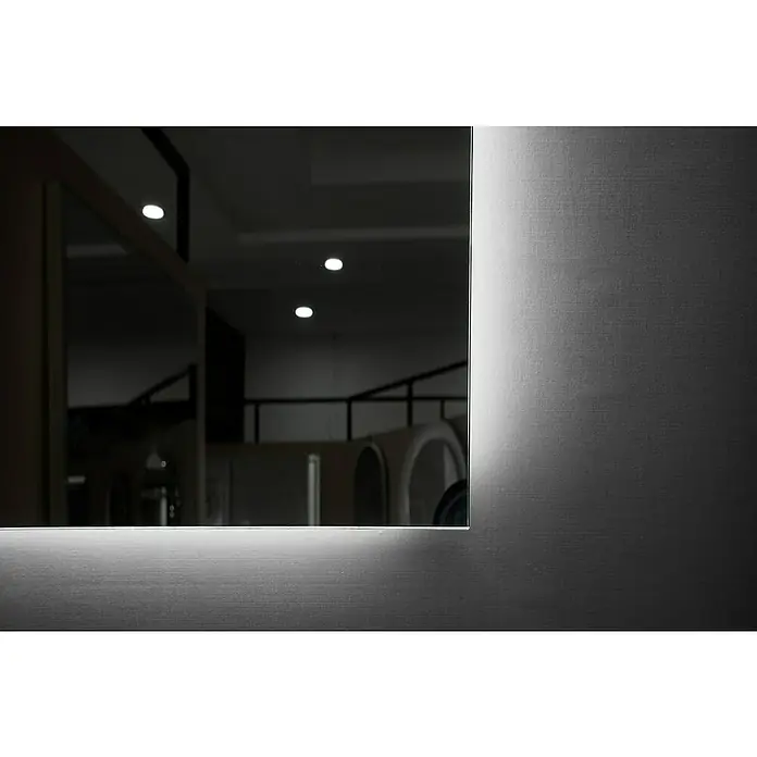 LedImex Espejo con luz Italia - 60 x 80 cm, Sensor, Función antivaho - Primer plano de un espejo moderno con iluminación integrada, montado en una pared texturizada.\n