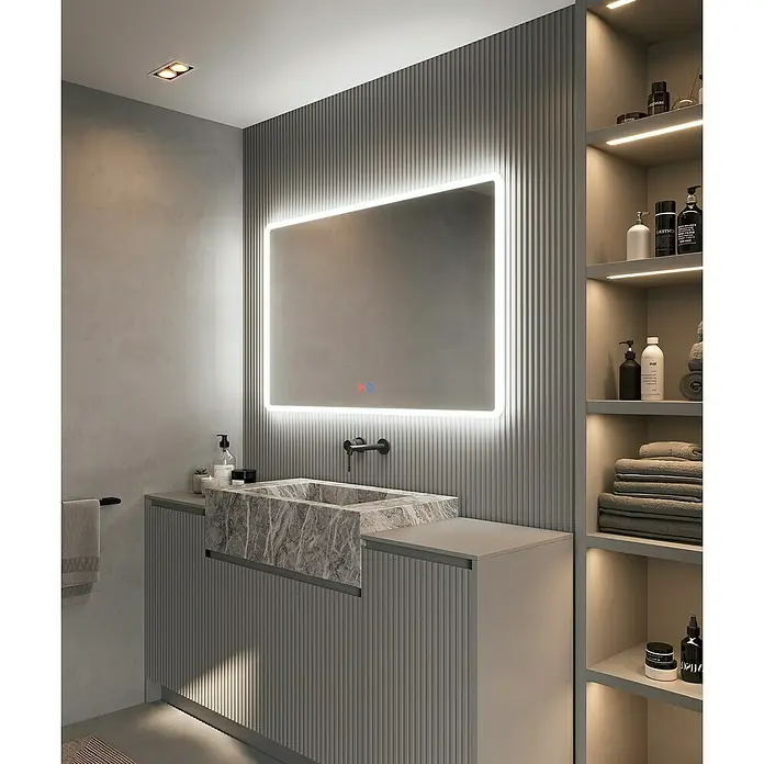 LedImex Espejo con luz Praga - 70 x 80 cm, Sensor, Función antivaho - Elegante interior de baño con tocador de mármol, espejo iluminado y estantes con productos de baño.