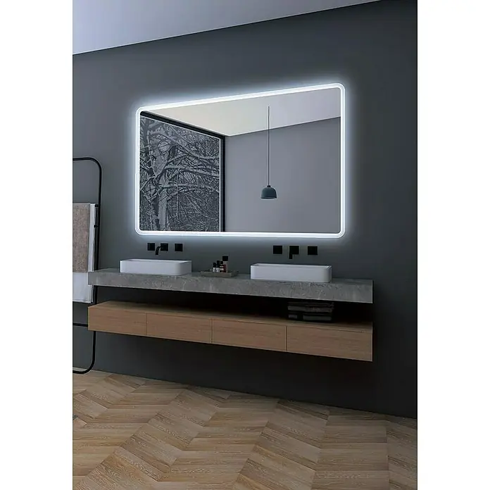 LedImex Espejo con luz Praga - 70 x 80 cm, Sensor, Función antivaho - Un baño elegante con un moderno espejo rectangular iluminado con LED sobre un tocador con doble lavabo.