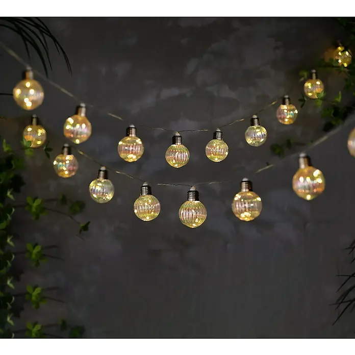 BAUHAUS Solar-Dekoleuchte Shine - Außen, 4,8 m, Warmweiß - Lichterkette mit dekorativen Glühbirnen. Die Glühbirnen sind warmweiß und sorgen für eine angenehme Atmosphäre im Raum.