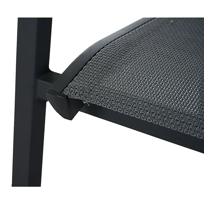 Siena Garden Stapelsessel Tauro - Ranotex-Gewebe, Stapelbar, Anthrazit, B x T x H: 63 x 70,5 x 99,5 cm - Detailaufnahme eines schwarzen, geflochtenen Sitzes mit Rahmen.