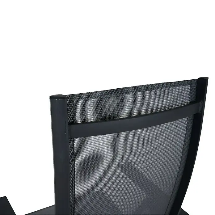 Siena Garden Klappstuhl Tauro - Ranotex-Gewebe, Klappbar, Anthrazit, B x T x H: 60 x 66 x 110 cm - Nahaufnahme der Rückenlehne eines schwarzen Gartenstuhls mit Netzstruktur.