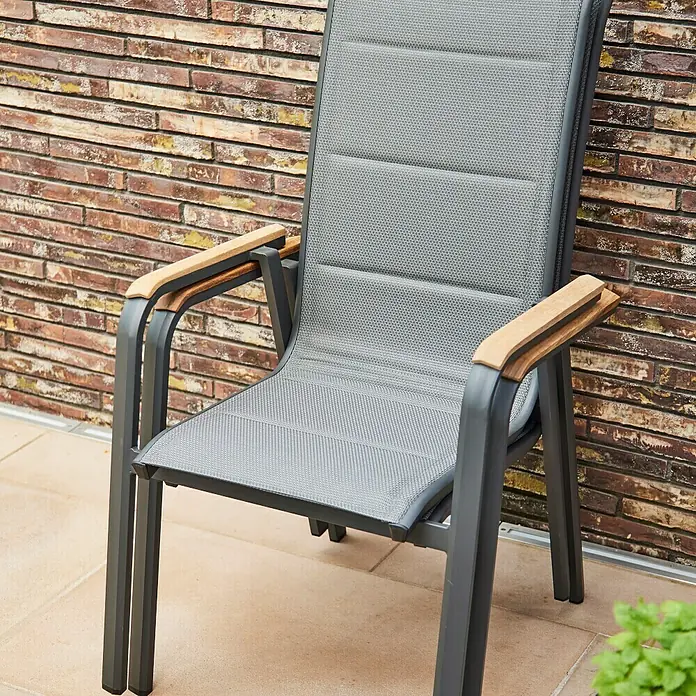 Siena Garden Stapelstuhl Tesoro High Back - 2 Stk., Ranotex®-Gewebe, Stapelbar, Anthrazit, B x T x H: 62,5 x 70,5 x 110 cm - Dieser Gartensessel mit Armlehne aus Holz ist ideal für entspannte Stunden im Freien. Das moderne Design fügt sich nahtlos in jeden Garten ein.