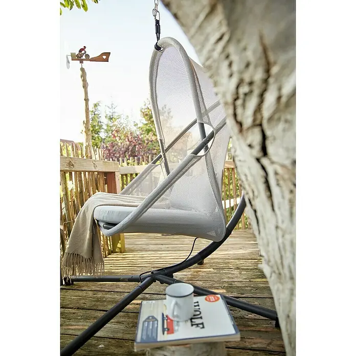 Siena Garden Hängesessel Yobaya mit Schutzhülle - L x B x H: 106 x 123 x 195 cm, Grau - Dieser Hängesessel mit seinem modernen Design ist perfekt, um im Garten oder auf der Terrasse zu entspannen. Mit gemütlichem Kissen und Ablagefläche.