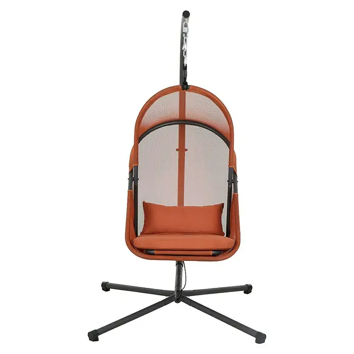 Siena Garden Hängesessel Yobaya mit Schutzhülle - L x B x H: 106 x 123 x 195 cm, Rot - Ein orangefarbener Hängesessel mit Kissen hängt an einem stabilen, schwarzen Metallgestell und bietet Komfort und Stil.