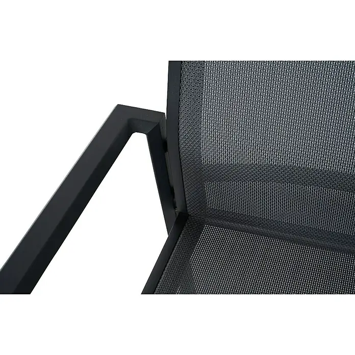 Siena Garden Stapelsessel Tauro - Ranotex-Gewebe, Stapelbar, Anthrazit, B x T x H: 63 x 70,5 x 99,5 cm - Detailaufnahme eines schwarzen Gartenstuhls mit Netzbespannung und Aluminiumrahmen, der modernes Design und Komfort vereint.