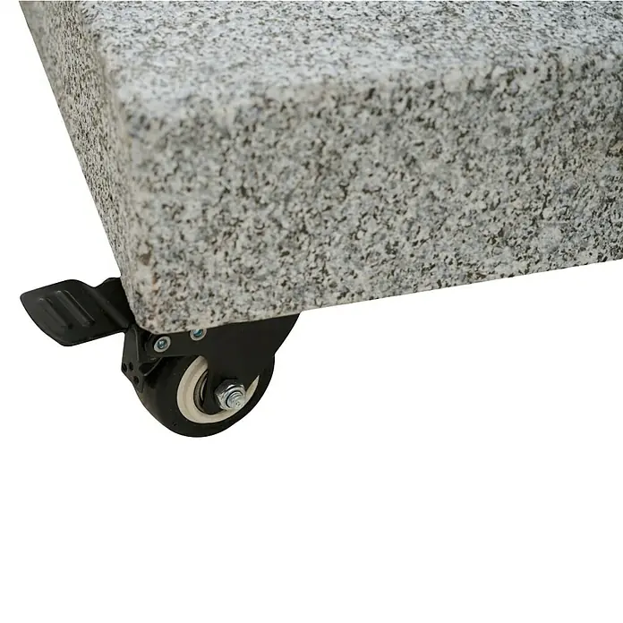 Siena Garden Granitschirmständer Ennio mit Rollen - 50 kg, L x B: 50 x 50 cm - Detailaufnahme eines Sonnenschirmständers aus Granit mit Rollen, die Mobilität und Stabilität vereinen.