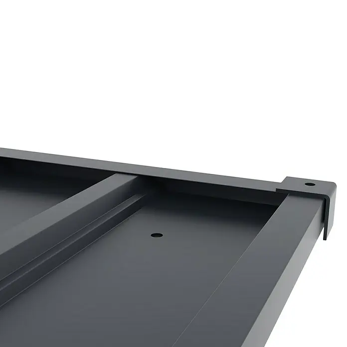 Gardol Gerätehaus Easy One - Außenmaß inkl. Dachüberstand (B x T): 213 x 195 cm, Metall, Anthrazit - Nahaufnahme der stabilen Metallbasis eines Produktes mit integrierten Rahmen und Befestigungslöchern für eine sichere Montage.