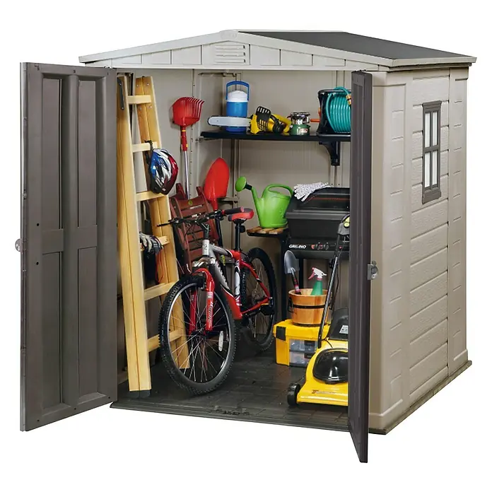 Keter Caseta de jardín Factor 6x6 - Medidas ext. (An x Pr): 195,5 x 178 cm, Taupe/Beige, Plástico, Área: 3,47 m² - Imagen de un cobertizo de jardín de plástico con puertas abiertas, lleno de equipos de jardinería, una bicicleta y una parrilla. Almacenamiento práctico.
