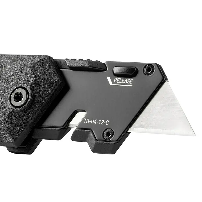 ToughBuilt Cuchillo de trabajo TB-H4-12-C - Aluminio, L x An x Al: 25,4 x 700 x 205 mm - Primer plano de un cúter TB-H4-12-C con una hoja afilada y un botón de liberación, ideal para cortes precisos y manejo seguro.