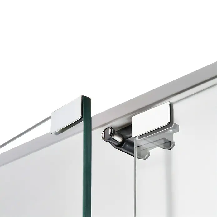 Suki Magnet-Druckverschluss - Geeignet für: 2-flügelige Glastüren - Detailaufnahme einer Duschkabine mit Fokus auf die eleganten Scharniere, die das Glas sicher halten und dem Design eine moderne Note verleihen.