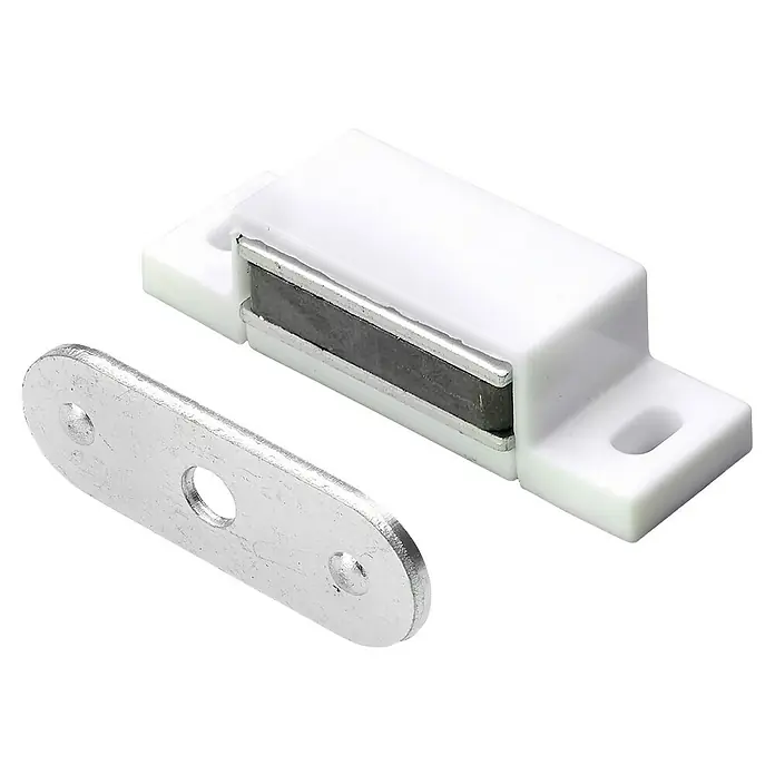Suki Magnetverschluss - Haftkraft: 2 kg, L x B x H: 15 x 13,5 x 45,5 mm, Weiß - Weißer Türverschluss mit Magnet und Gegenplatte aus Metall für Möbel oder Schranktüren. Praktische Ergänzung für jeden Haushalt.